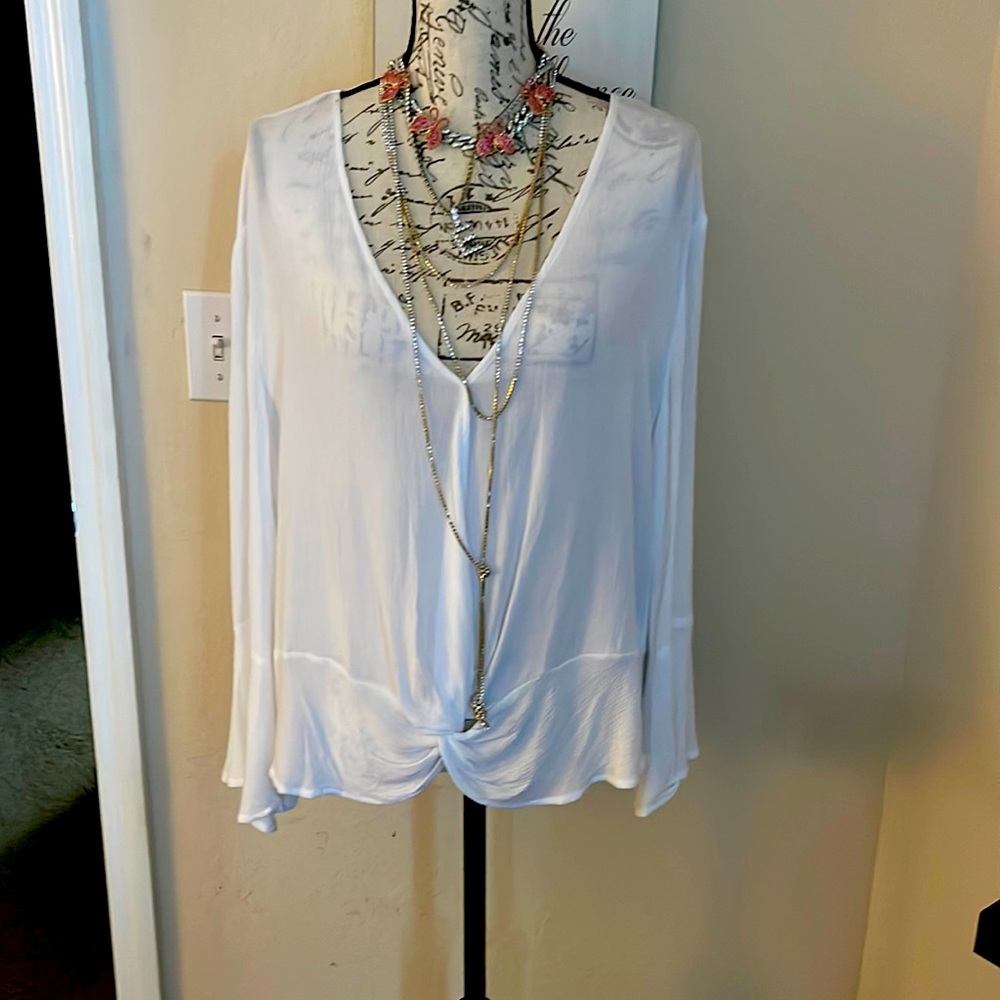 White long sleeve v-neck blouse. Sz. XL (never worn)
